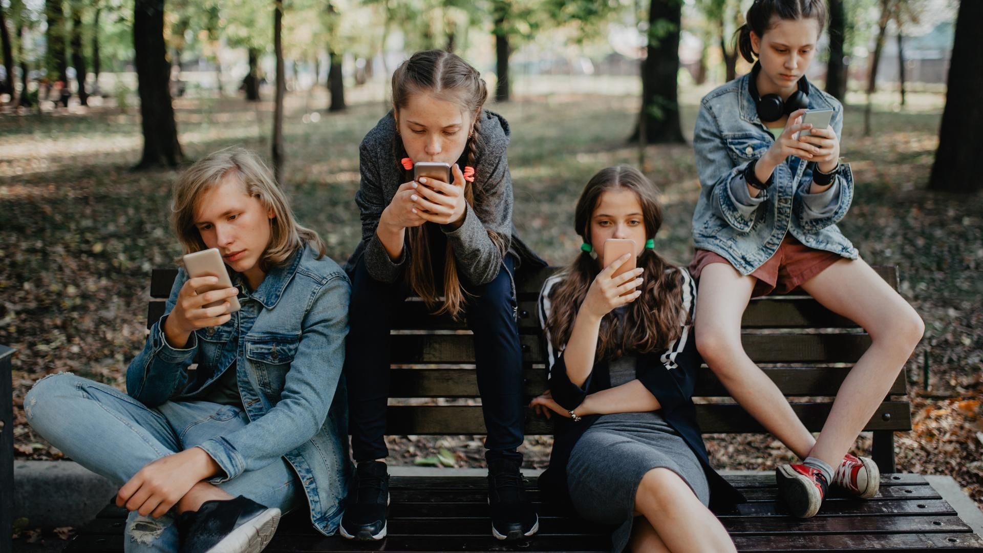 ¿Por qué tu hijo adolescente imita a sus amigos?