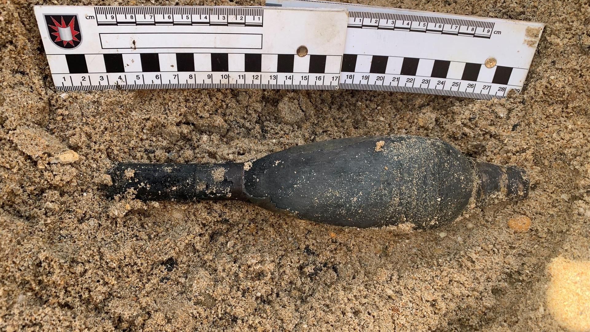 Proyectil neutralizado en la playa de Camposoto en San Fernando (Cádiz)