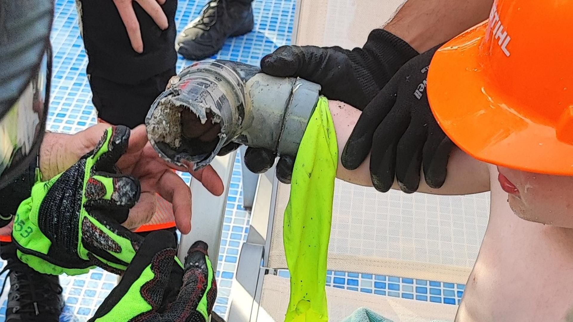 Rescatan a un niño de 4 años que tenía el brazo atrapado en el desagüe de una piscina de Mallorca