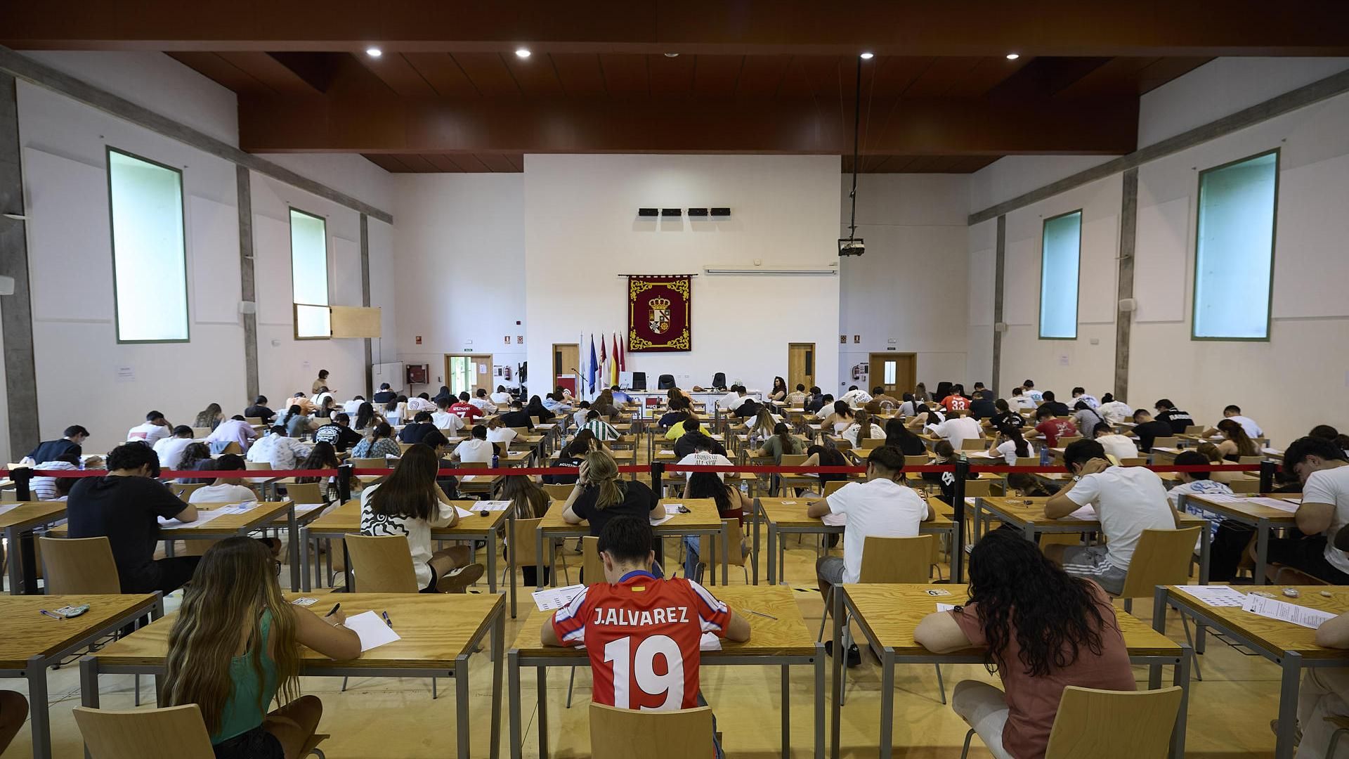Arranca la PAU 2025: nervios y temor entre los 270.000 estudiantes que empiezan los exámenes de selectividad