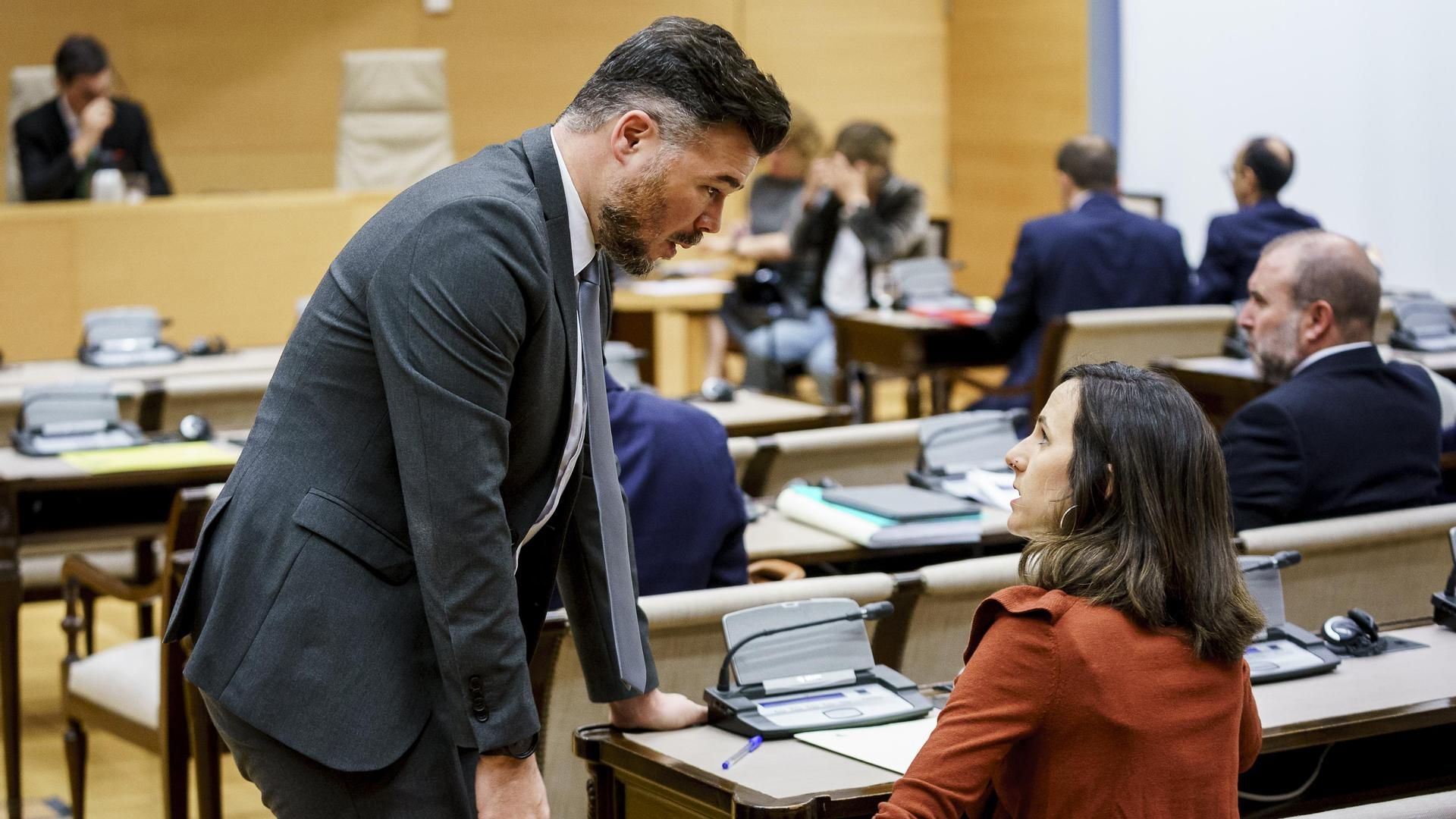 El diputado de ERC, Gabriel Rufián, y la secretaria general de Podemos, Ione Belarra