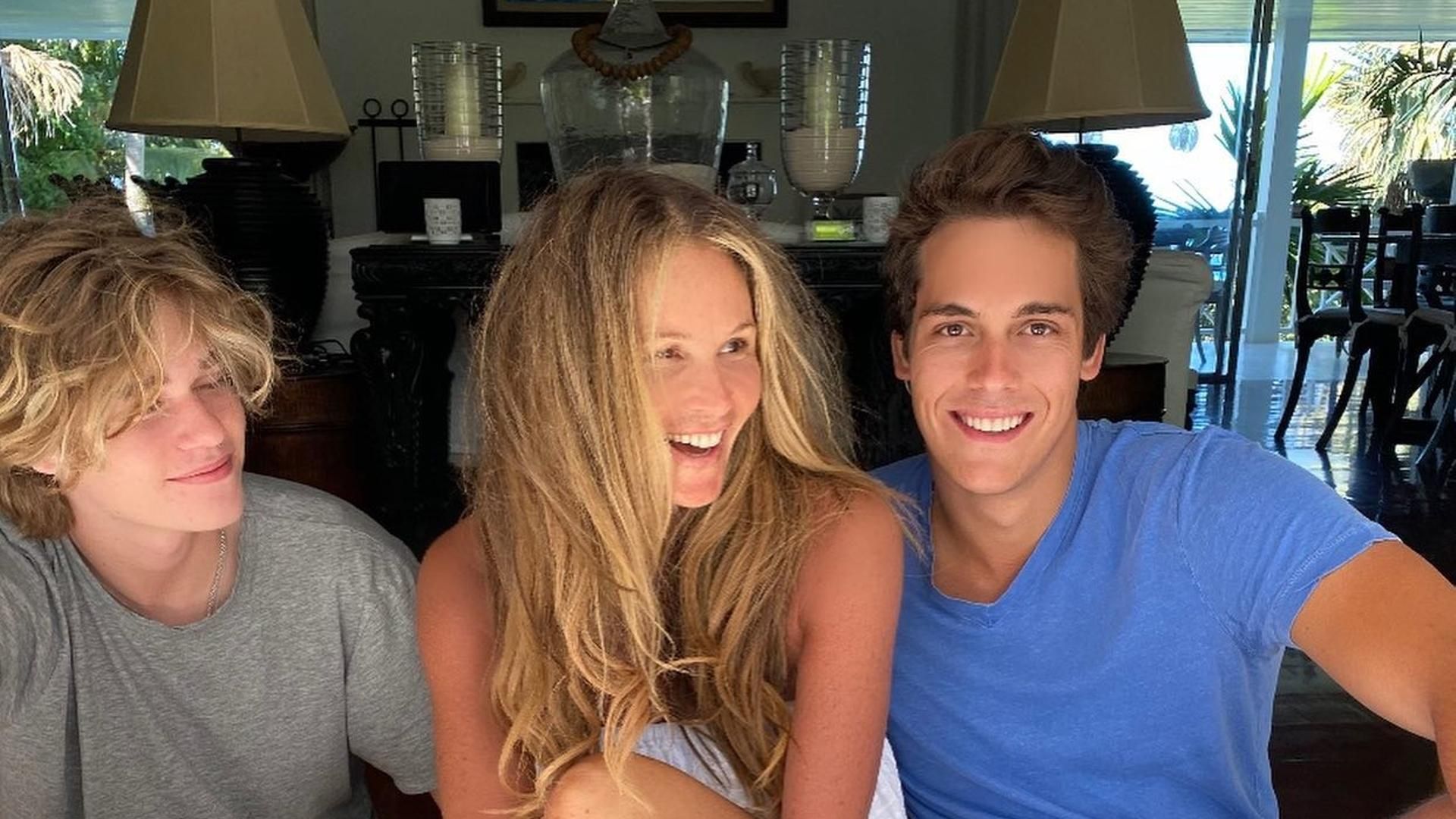 Elle MacPherson junto a sus dos hijos Elle MacPherson junto a sus dos hijos