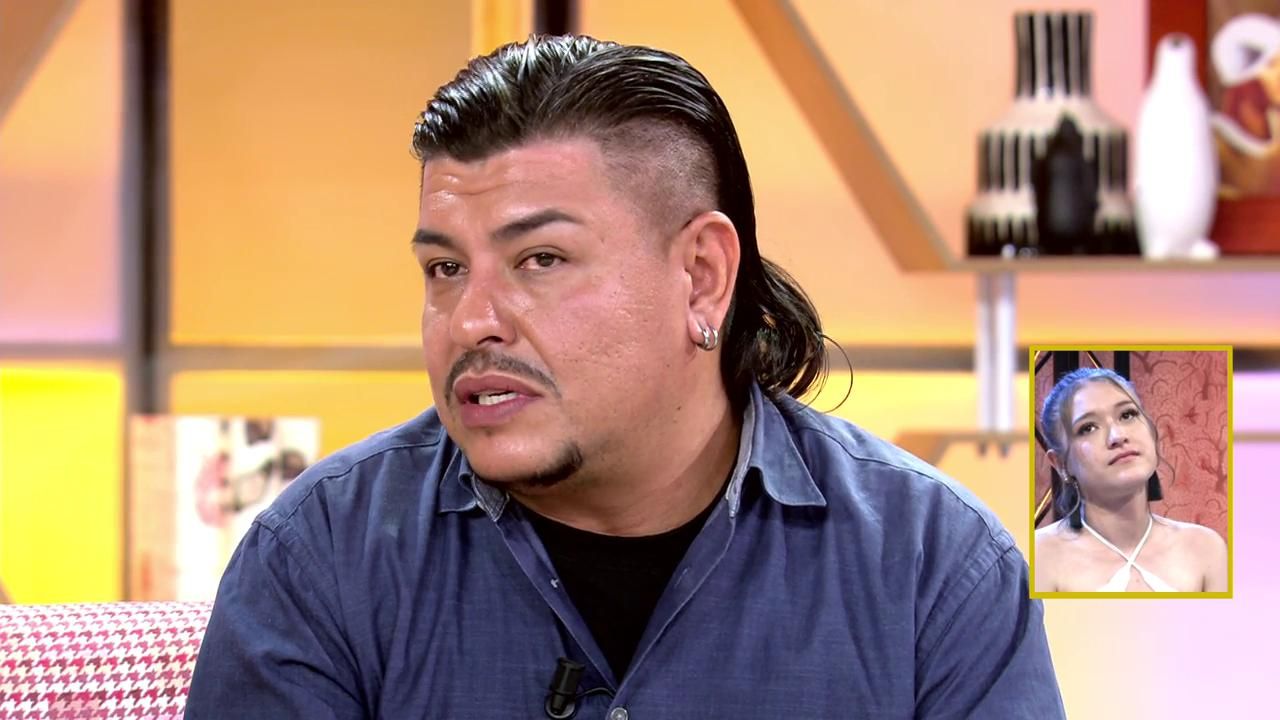 Iván, en 'El diario de Jorge', bajo la atenta mirada de su hija