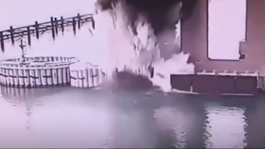 Las imágenes del nuevo ataque ucraniano contra el puente que une Crimea y Rusia