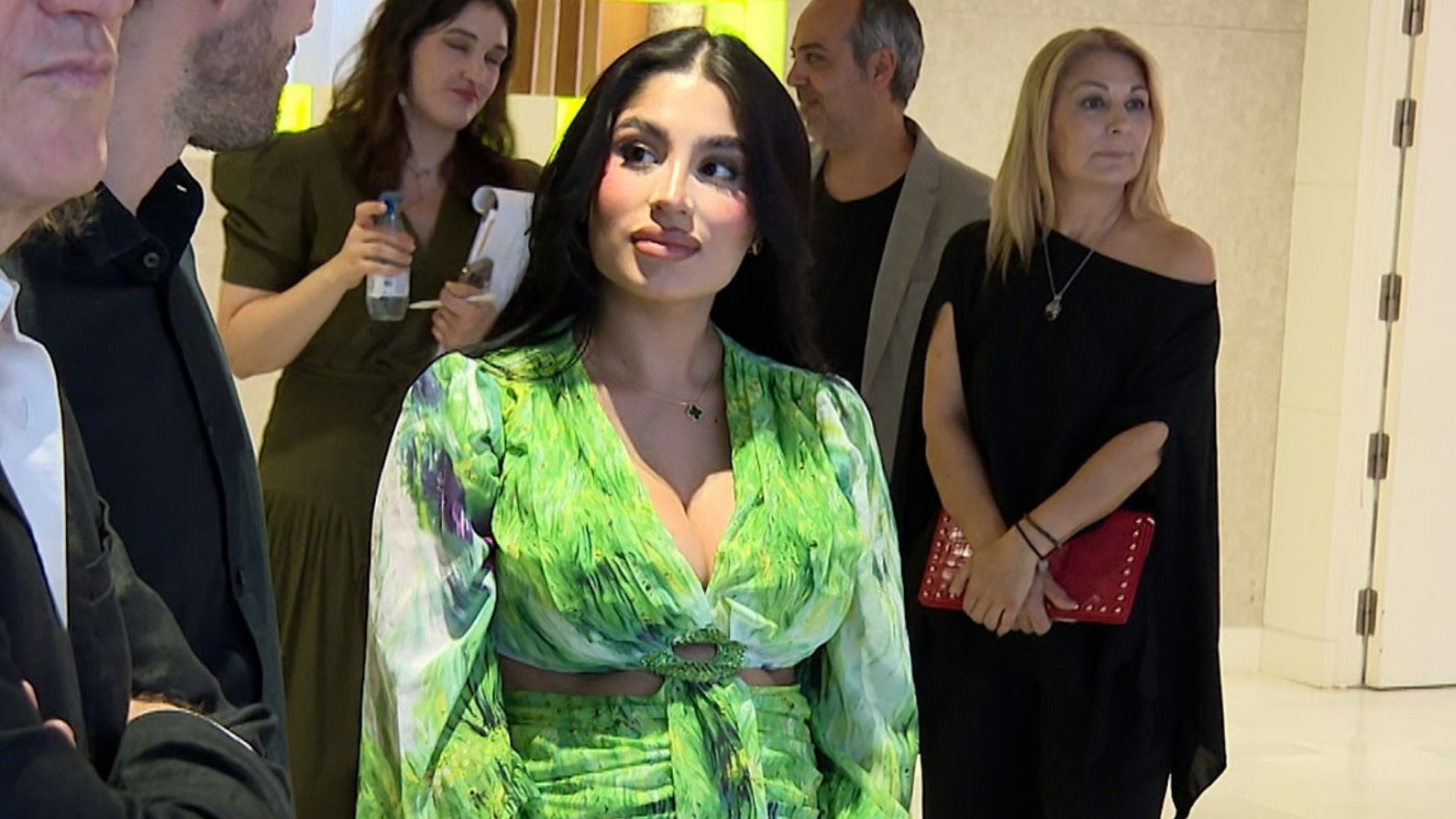 Lola Romero, novia de Omar Montes, le ha acompañado a la entrega de premios