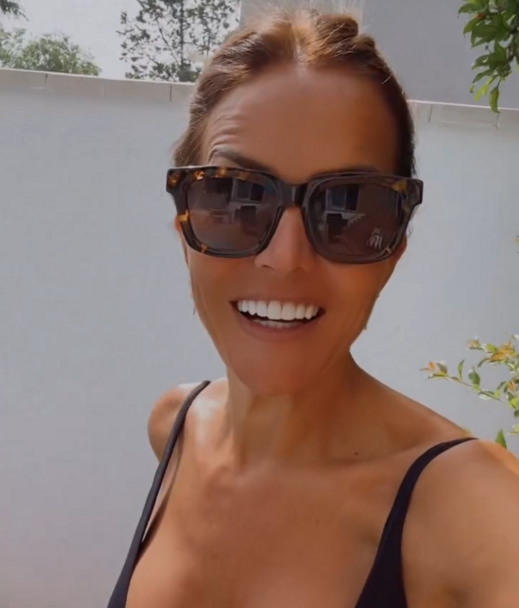 Marta López en la piscina