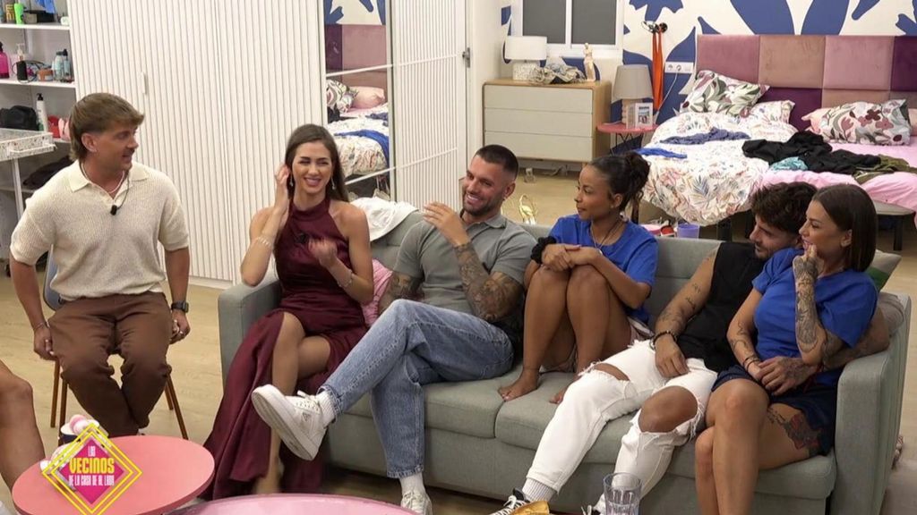 El chat vecinal pregunta a Maica: ¿Por qué haces caso a la gente? Los vecinos de la casa de al lado Temporada 2 Top Vídeos 1668