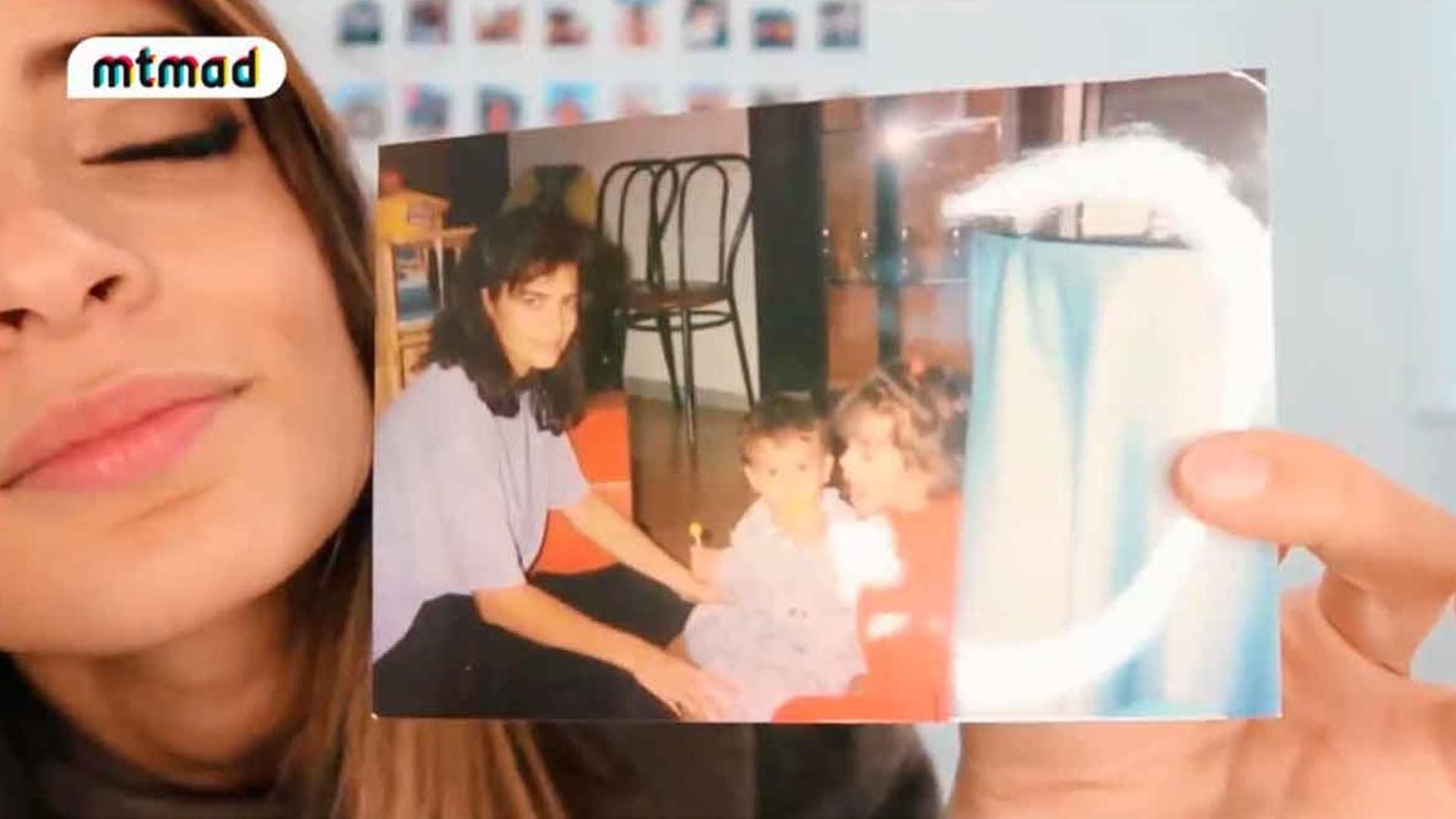 Susana Molina muestra una imagen junto a su hermano pequeño