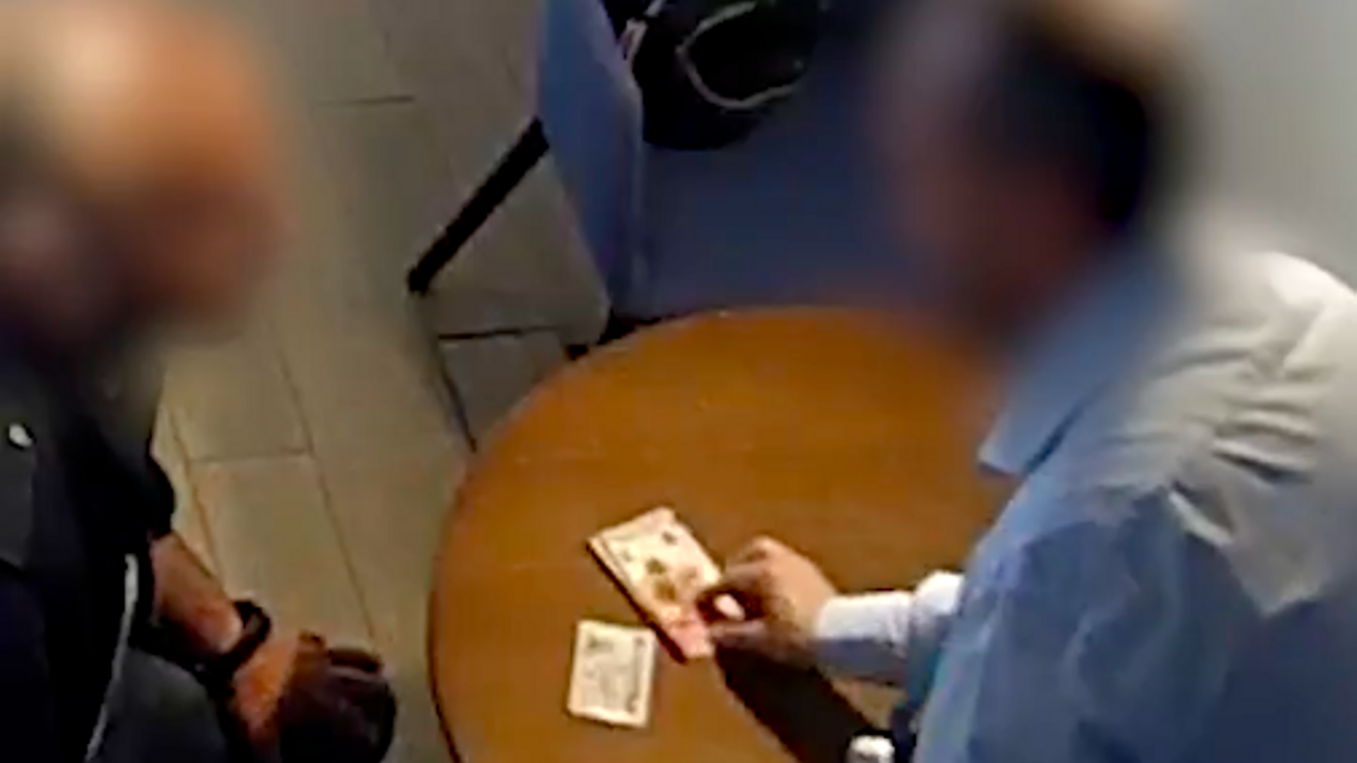 Tres detenidos por robar y falsificar cheques con los que estafaron más de 5.000 euros en Barcelona