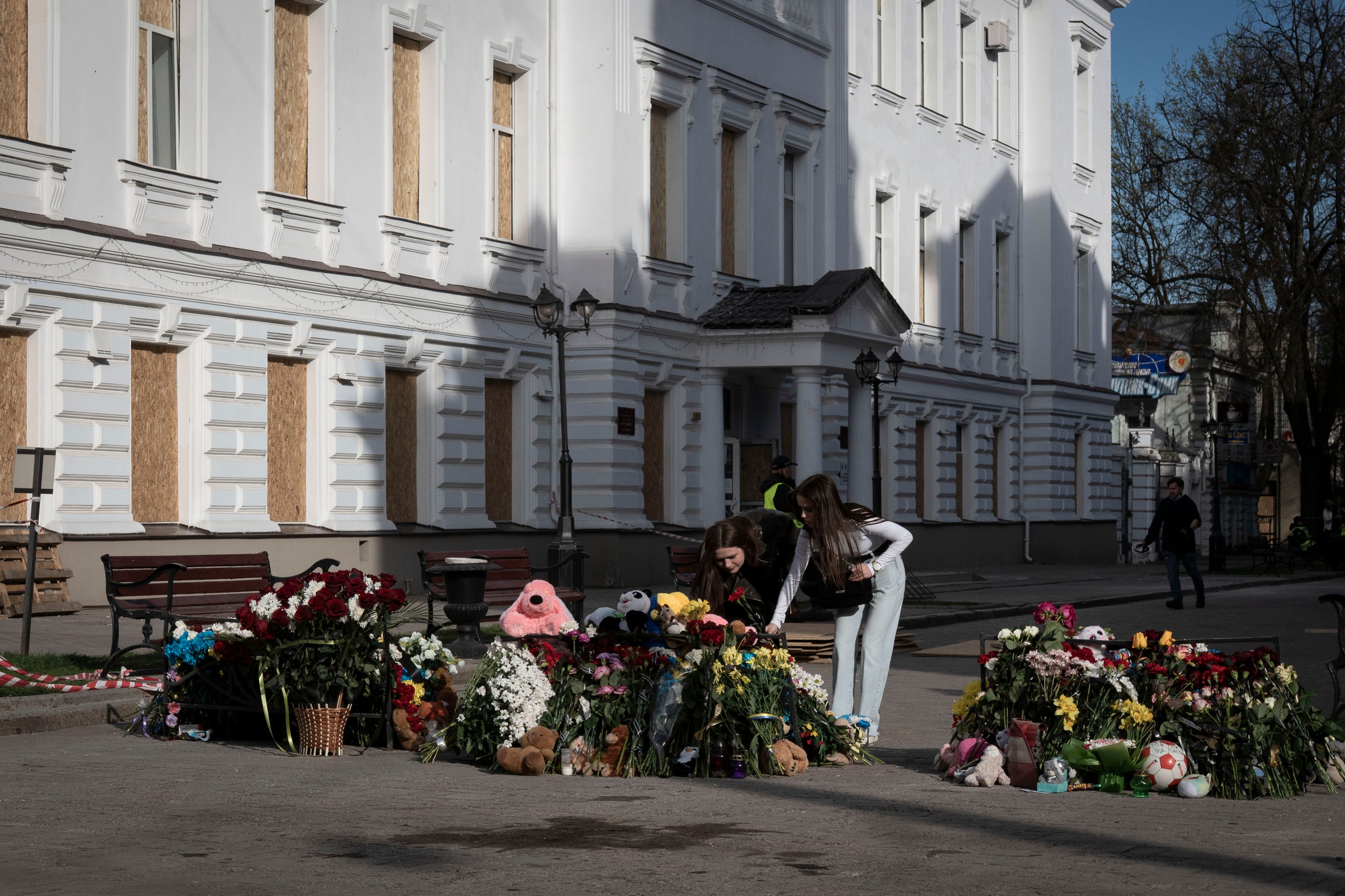 Two days after the bombing that struck the center of Sumy, friends and relatives of the victims gathered to commemorate their loved ones and lay flowers at the site of the attack.