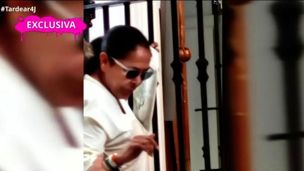 Exclusiva | Las primeras imágenes de Isabel Pantoja en El Rocío: "Estuvo llorando y rezando todo el rato"
