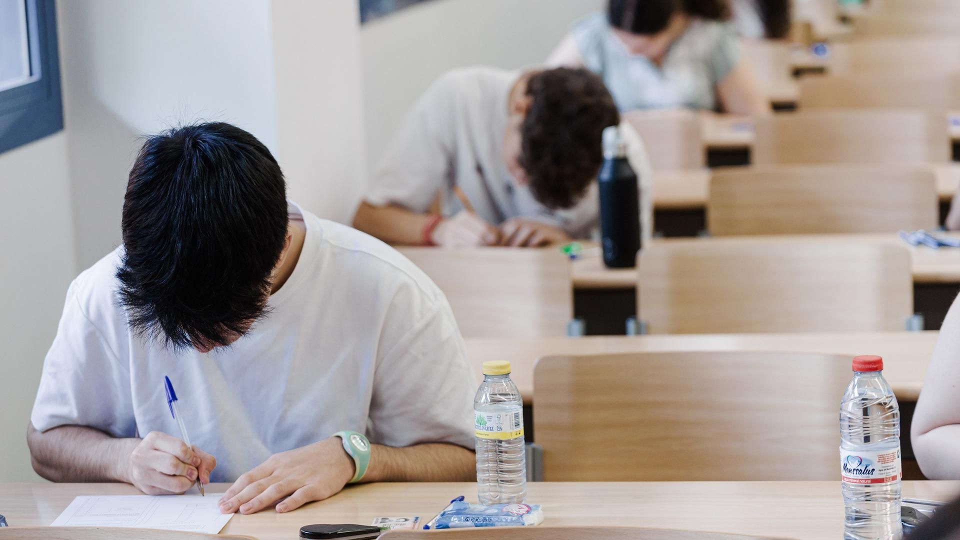 Alumnos realizan el primer examen de la PAU 2025