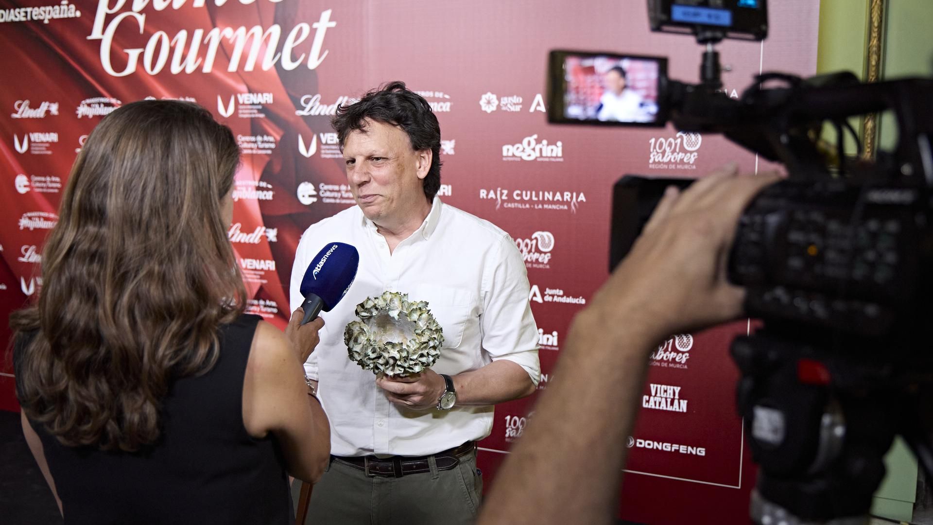 Álvaro Trujillo, Content Manager de Cervezas Alhambra, recogió el premio Planes Gourmet al Mejor producto de Gastronomía y Cultura