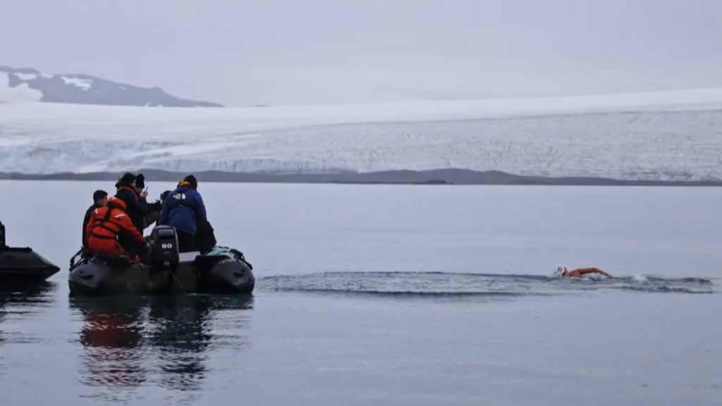 Bárbara Hernández, la 'sirena del hielo': tiene dos récords Guinness por nadar en aguas gélidas