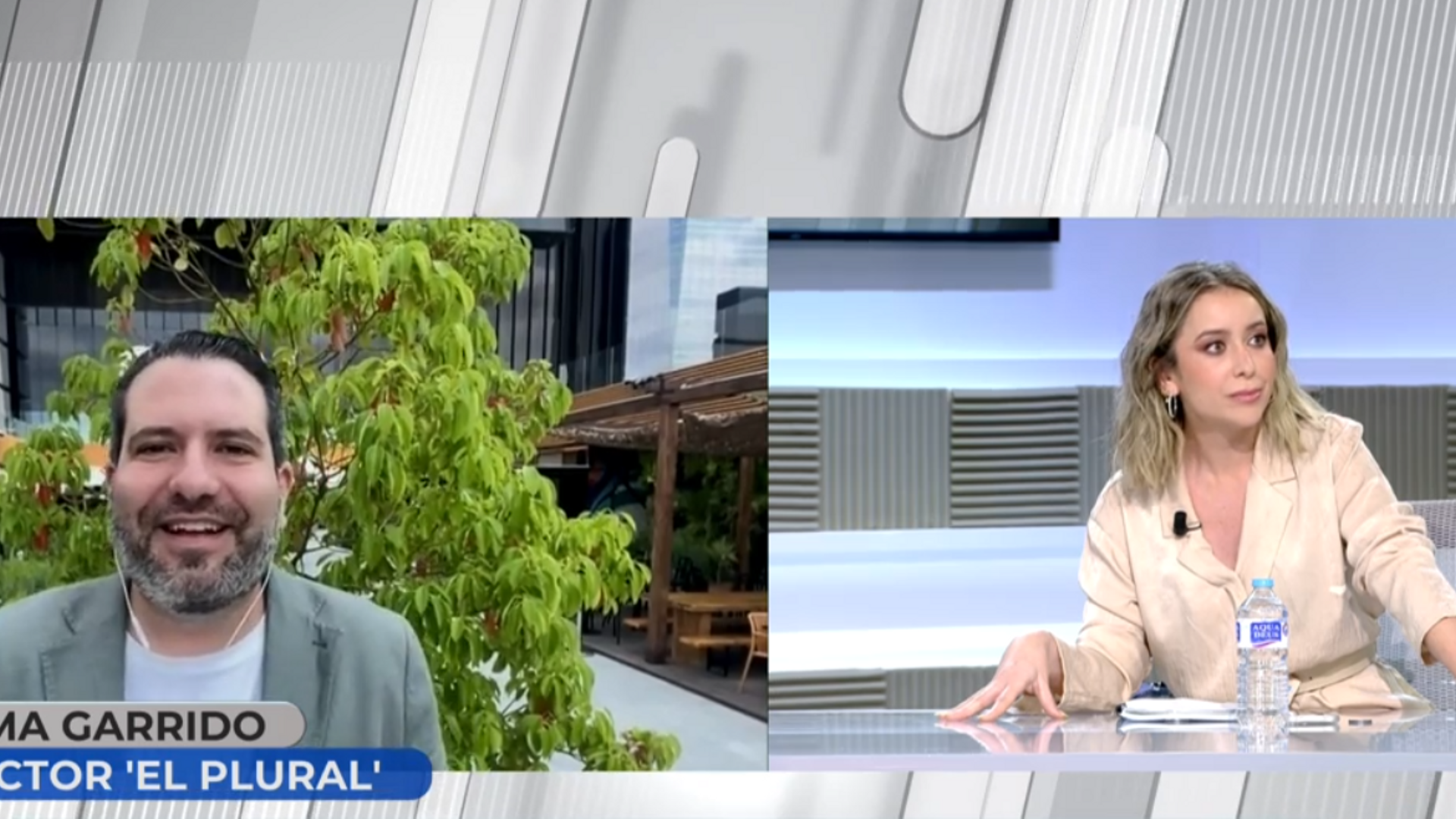 Chema Garrido hablando con Teresa Gómez