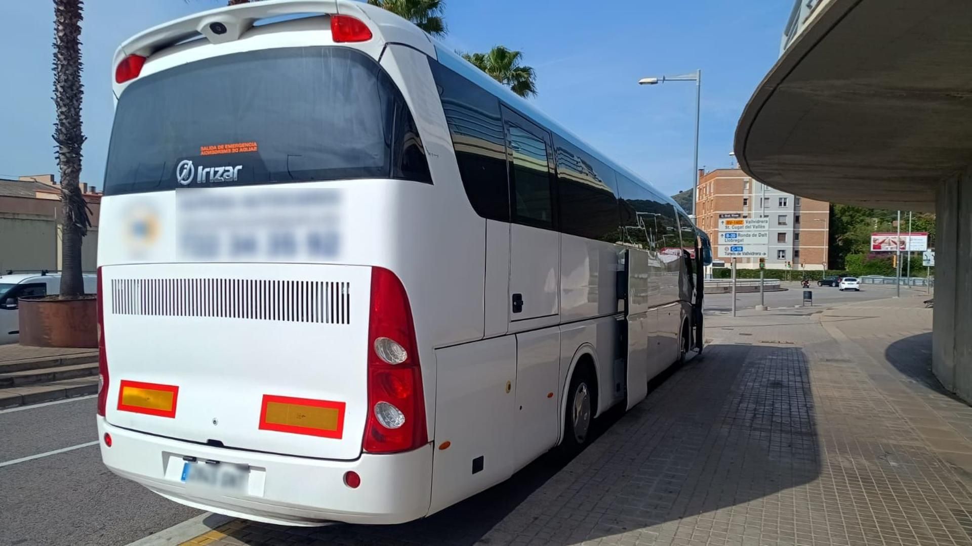 El autobús que conducía el conductor con el carnet retirado