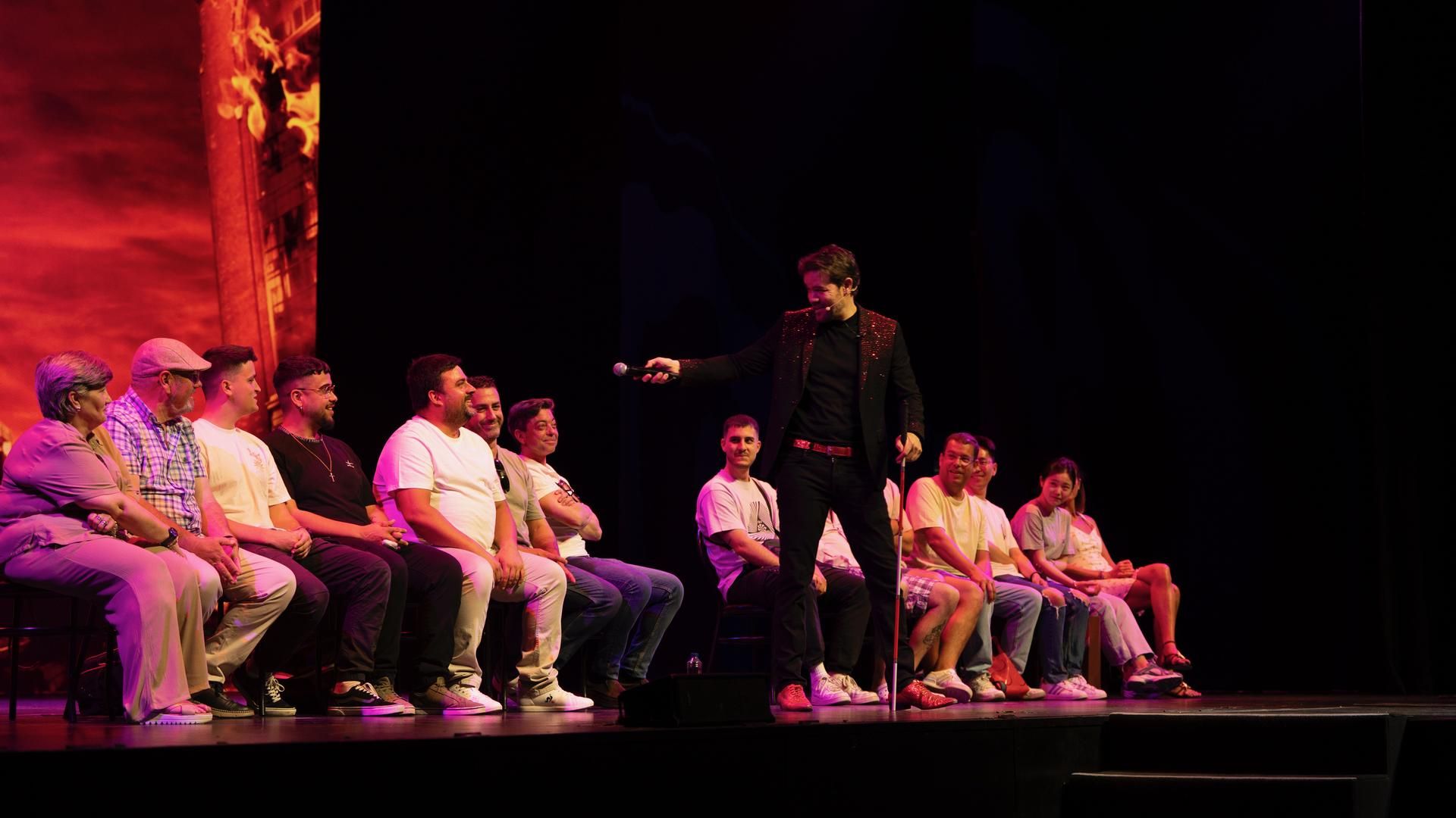 El descaro y el humor de Juan Dávila hacen vibrar Madrid con 'La capital del pecado'