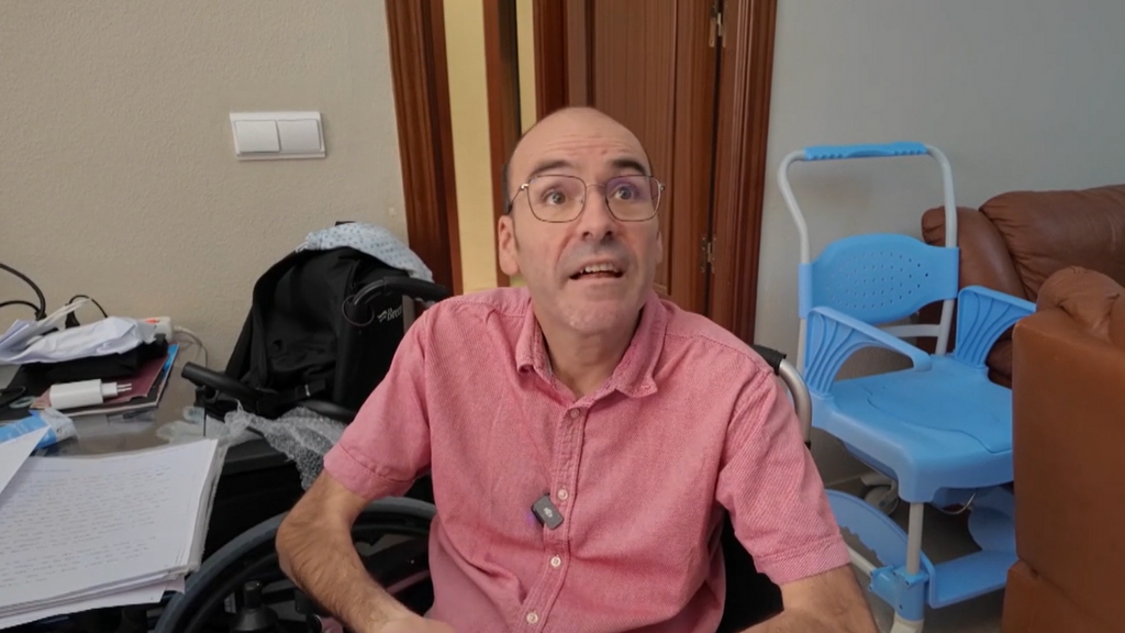 Enfermos de ELA piden ampliar el proyecto que les brinda un asistente personal en Andalucía: "Es un consuelo"
