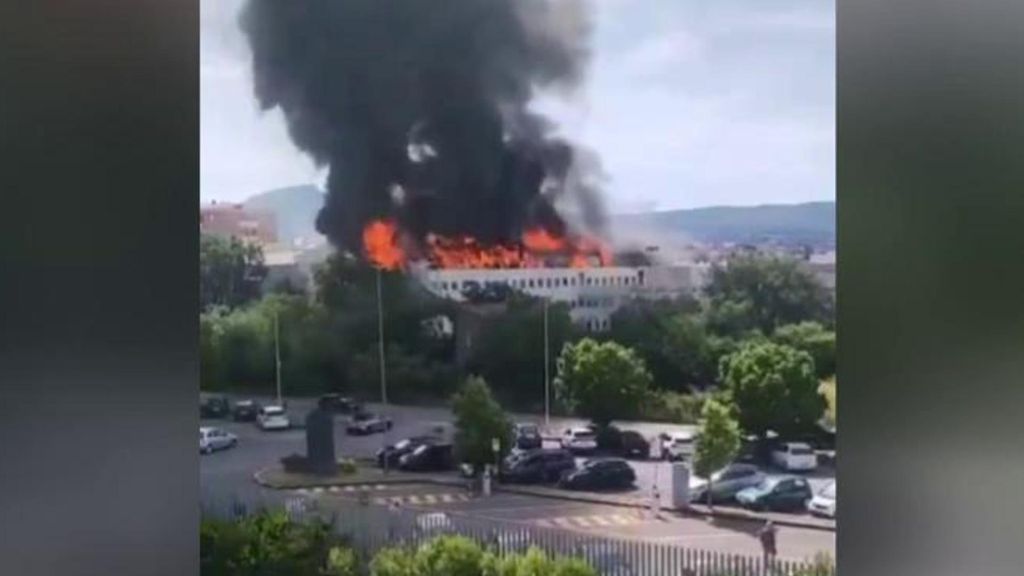 Incendio en una universidad italiana: los alumnos y profesores fueron desalojados por gases tóxicos