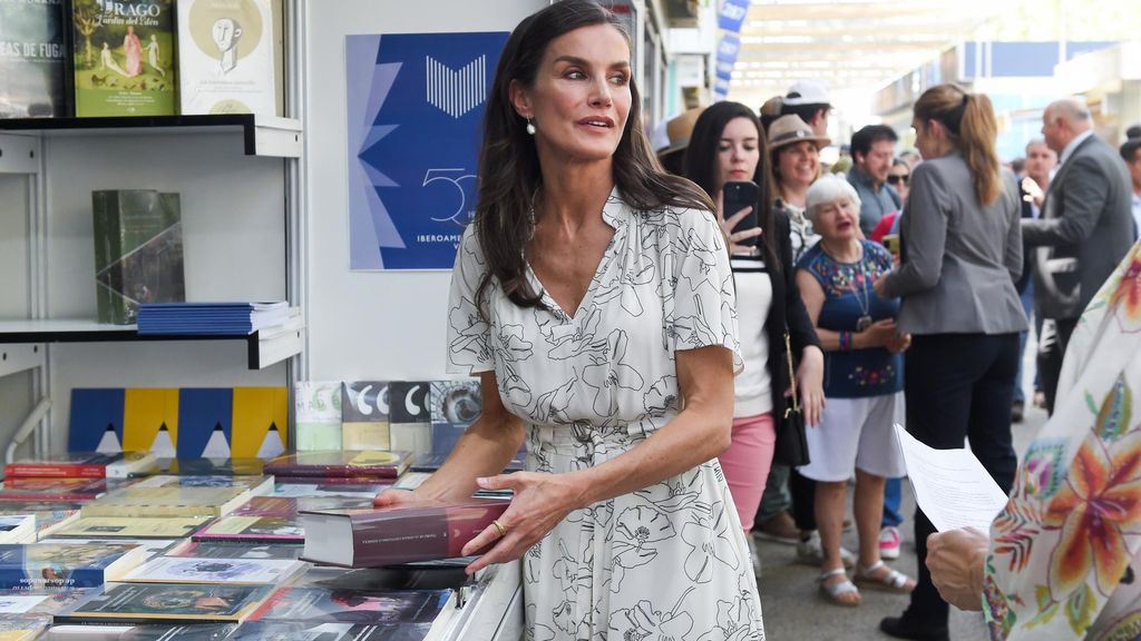 La reina Letizia, en la Feria del Libro de Madrid