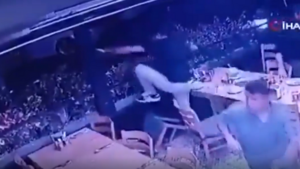 Muere una persona y unas 70 resultan heridas en Turquía por un seísmo entre Marmaris y la isla griega de Rodas