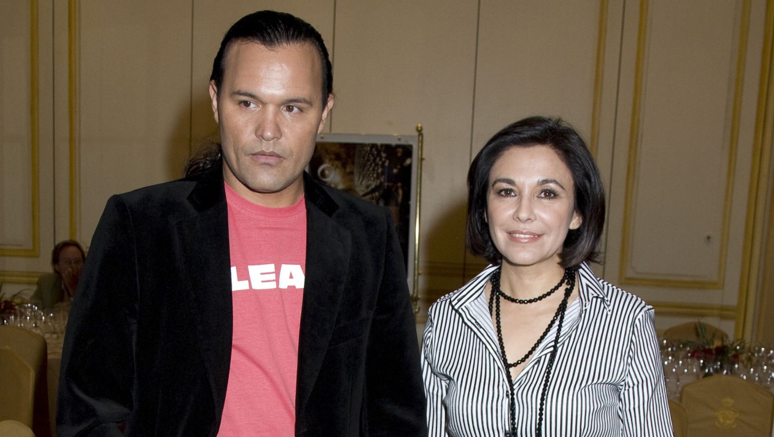 Nilo Manrique junto a Isabel Gemio durante unos premios