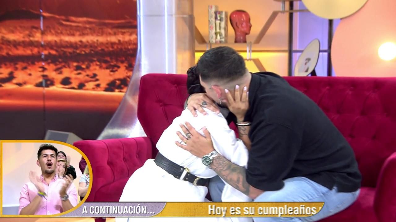 Sheila le pide matrimonio a su pareja