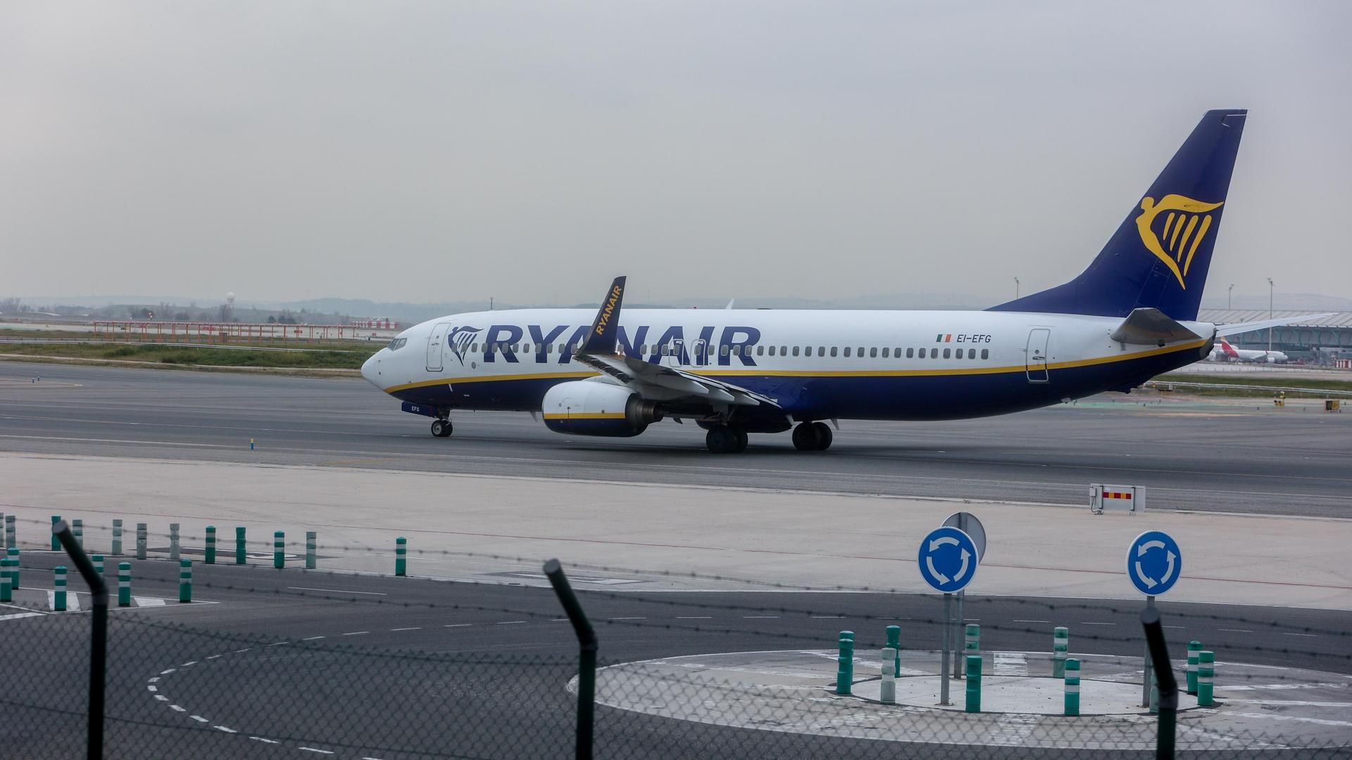 Un avión de Ryanair en el Aeopuerto Aoldfo Suárez Madrid Barajas
