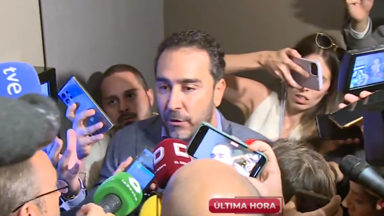 Víctor de Aldama revienta la rueda de prensa de Leire Díez y se ...