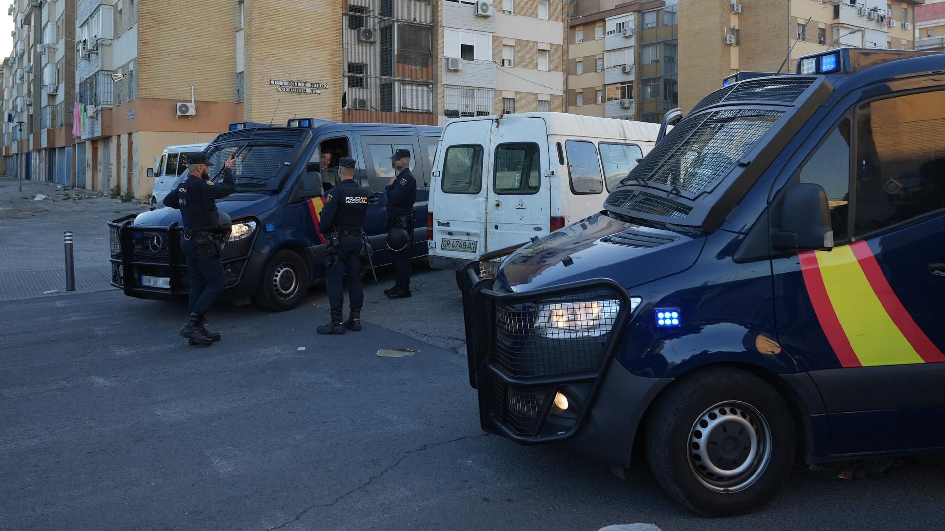Agentes de Policía desplegados en Las Tres Mil Viviendas de Sevilla