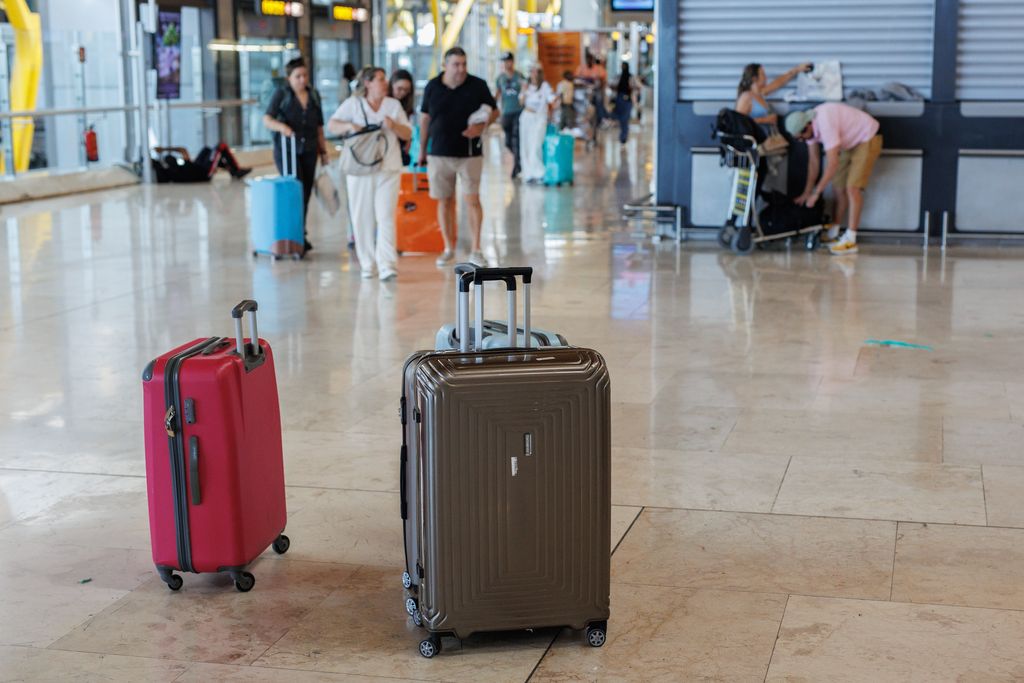 Dos maletas en el Aeropuerto Adolfo Suárez Madrid-Barajas