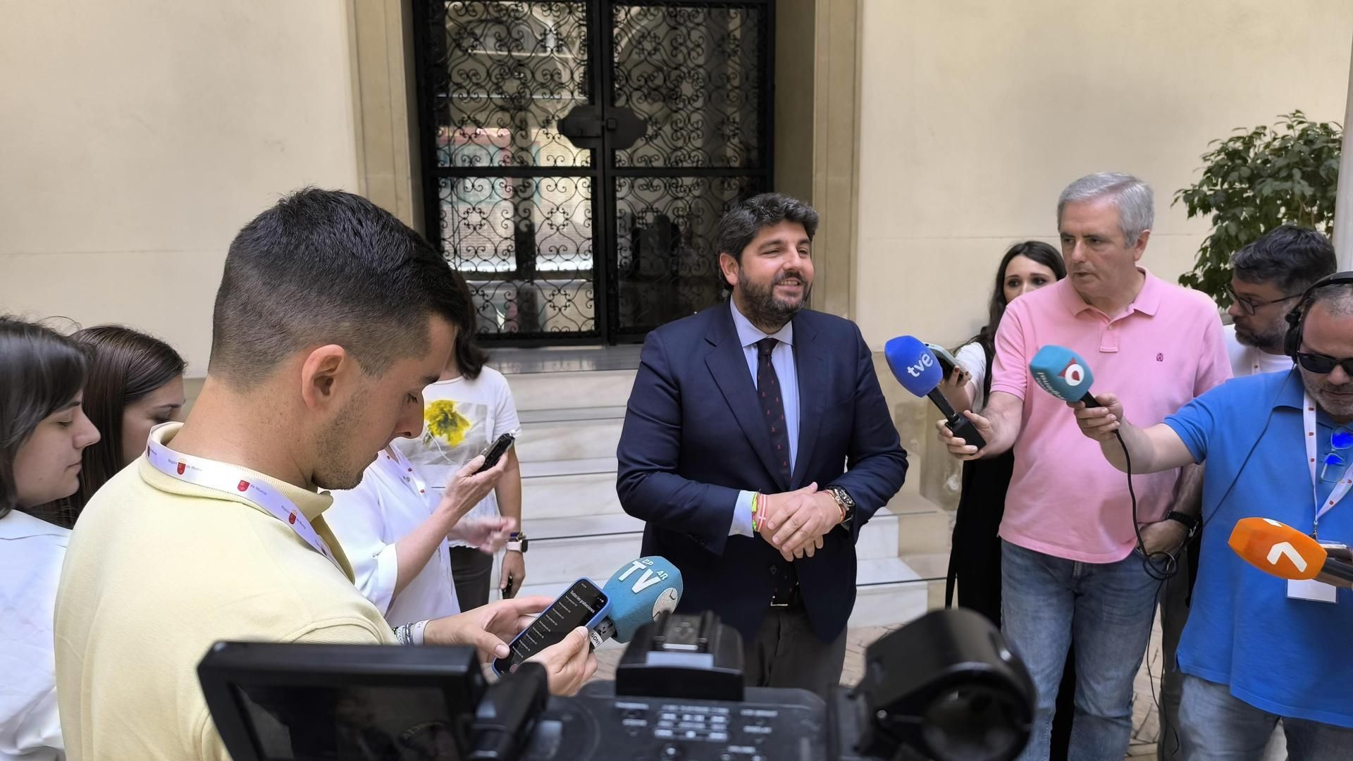 El presidente de la Región de Murcia, Fernando López Miras, anuncia un acuerdo entre PP y Vox para desbloquear los Presupuestos