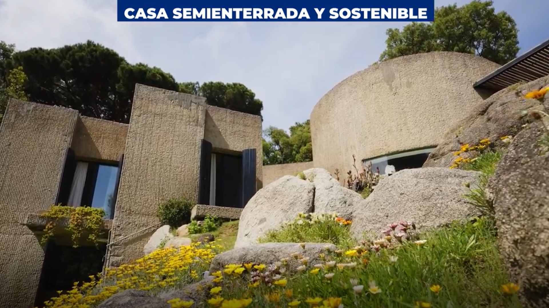 La casa Riera: una joya arquitectónica sostenible oculta en la naturaleza de Barcelona