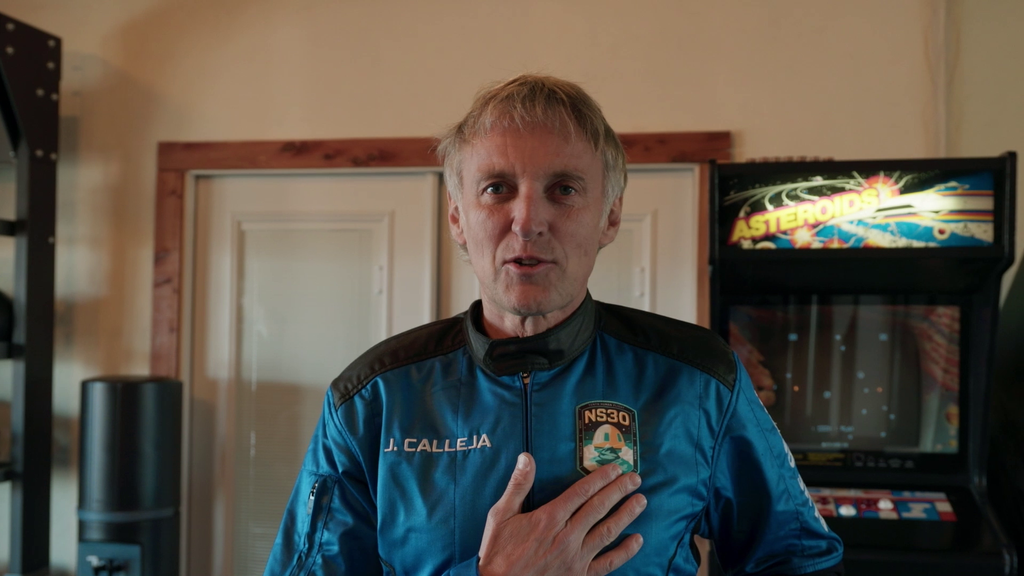 La reacción de Jesús Calleja al probarse por primera vez el traje con el que viajaría al espacio: "¡Es maravilloso!"