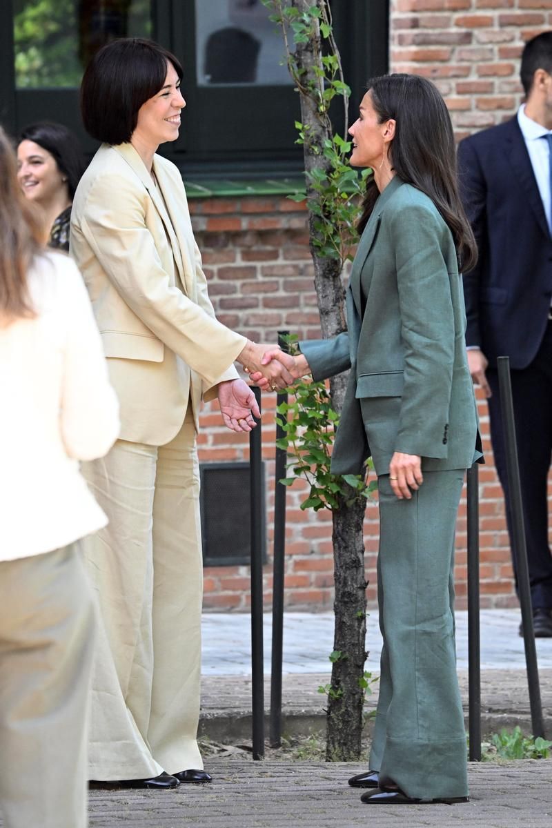 La reina Letizia y la ministras de Ciencia, Innovación y Universidades Diana Morant