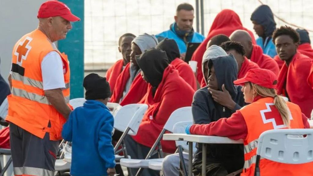 Las comunidades se reúnen en Canarias para resolver el reparto de menores no acompañados