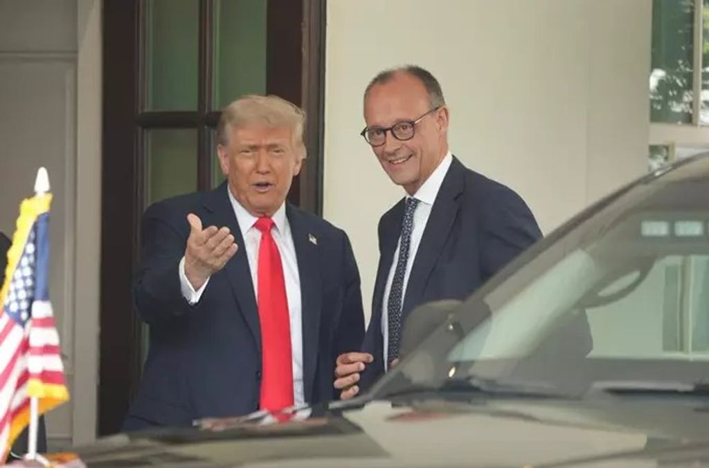 Merz sale indemne de la Casa Blanca tras un regalo a Trump: acuerdan trabajar para acabar con la guerra en Ucrania