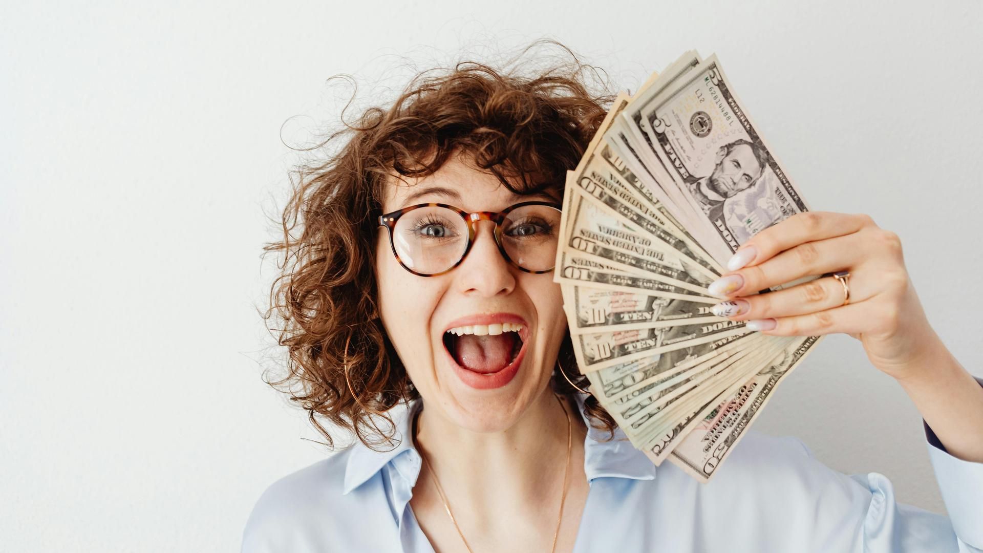Mujer con dinero, predicciones financieras horóscopo Mujer con dinero, predicciones financieras horóscopo