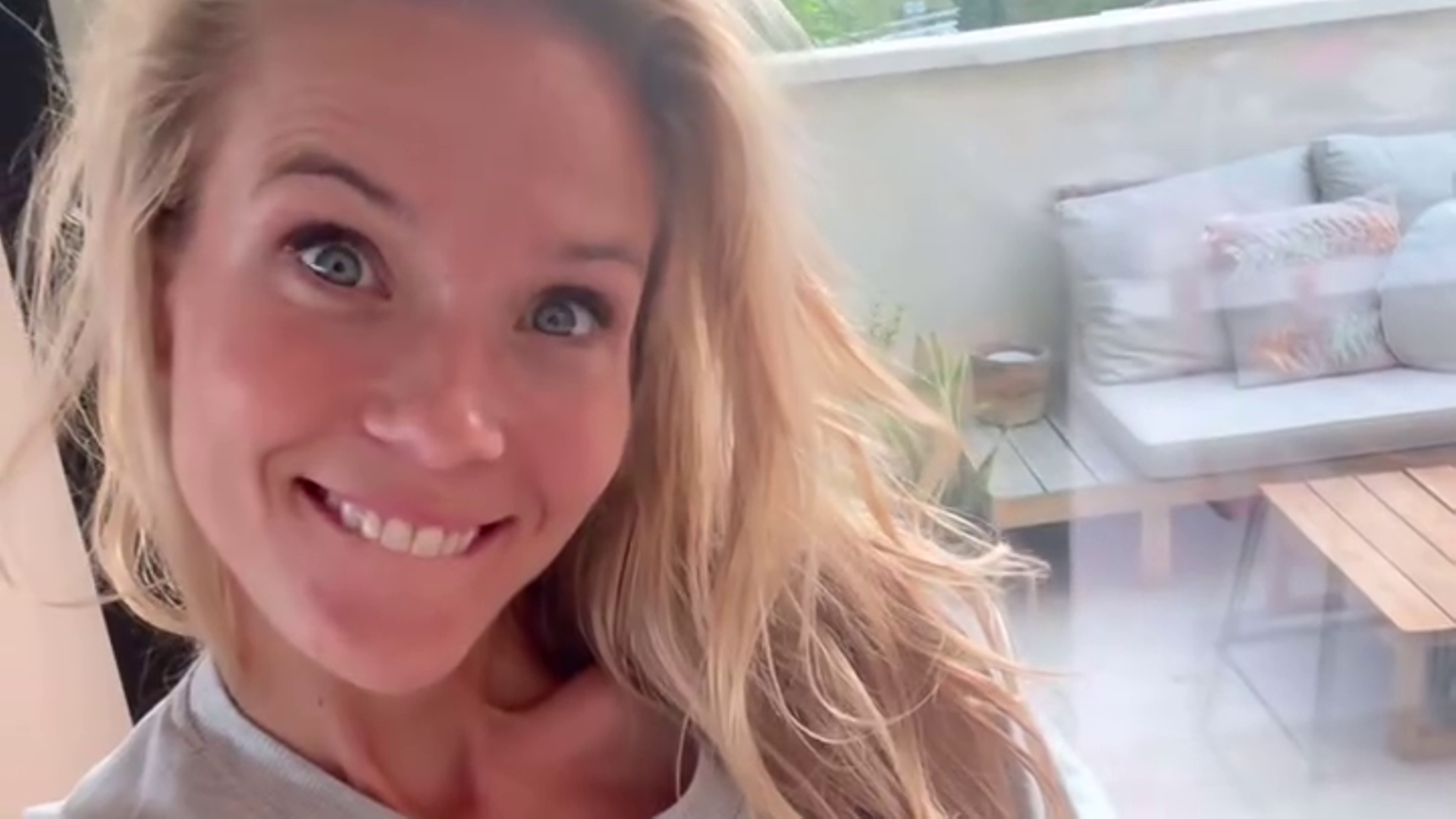 Patricia Montero, emocionada por los regalos de sus hijas para la llegada de Álex Adrover