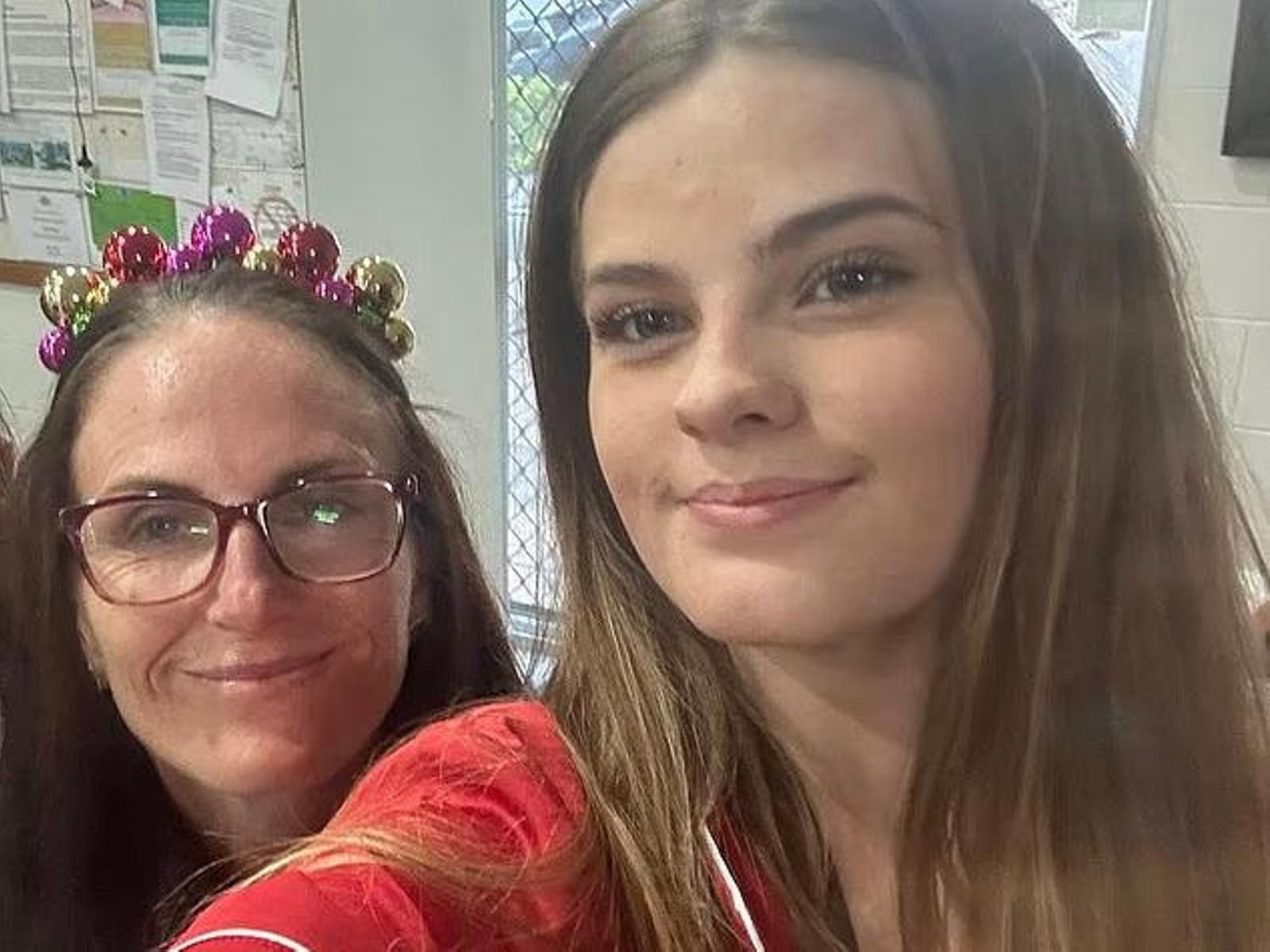 Pheobe Bishop, con su madre