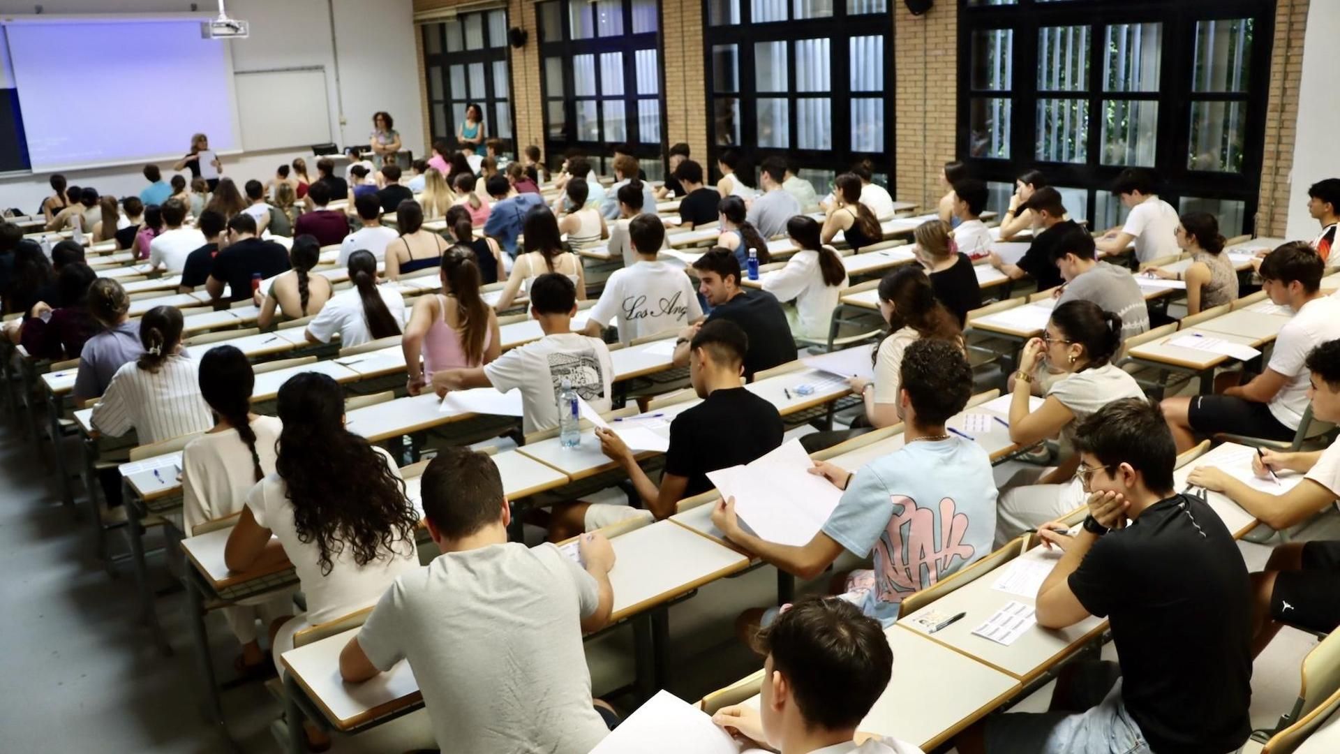 Polémica con un examen de la PAU en Andalucía: "Ha sido muy desagradable ver a los alumnos pasarlo mal"
