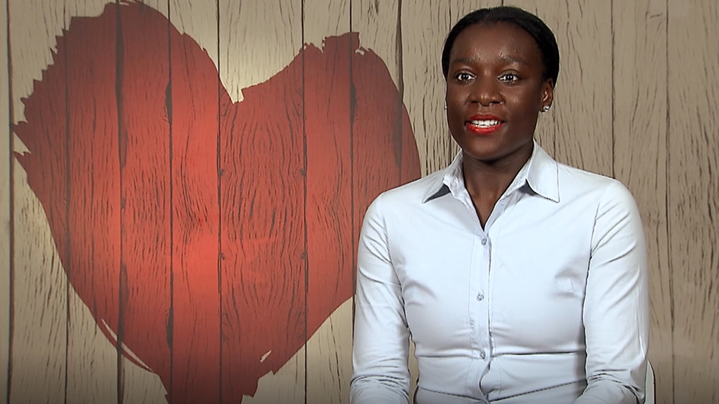 Una soltera de ‘First Dates’ sale del armario en plena cita sin que su entorno lo supiera: "Ya tengo una edad"