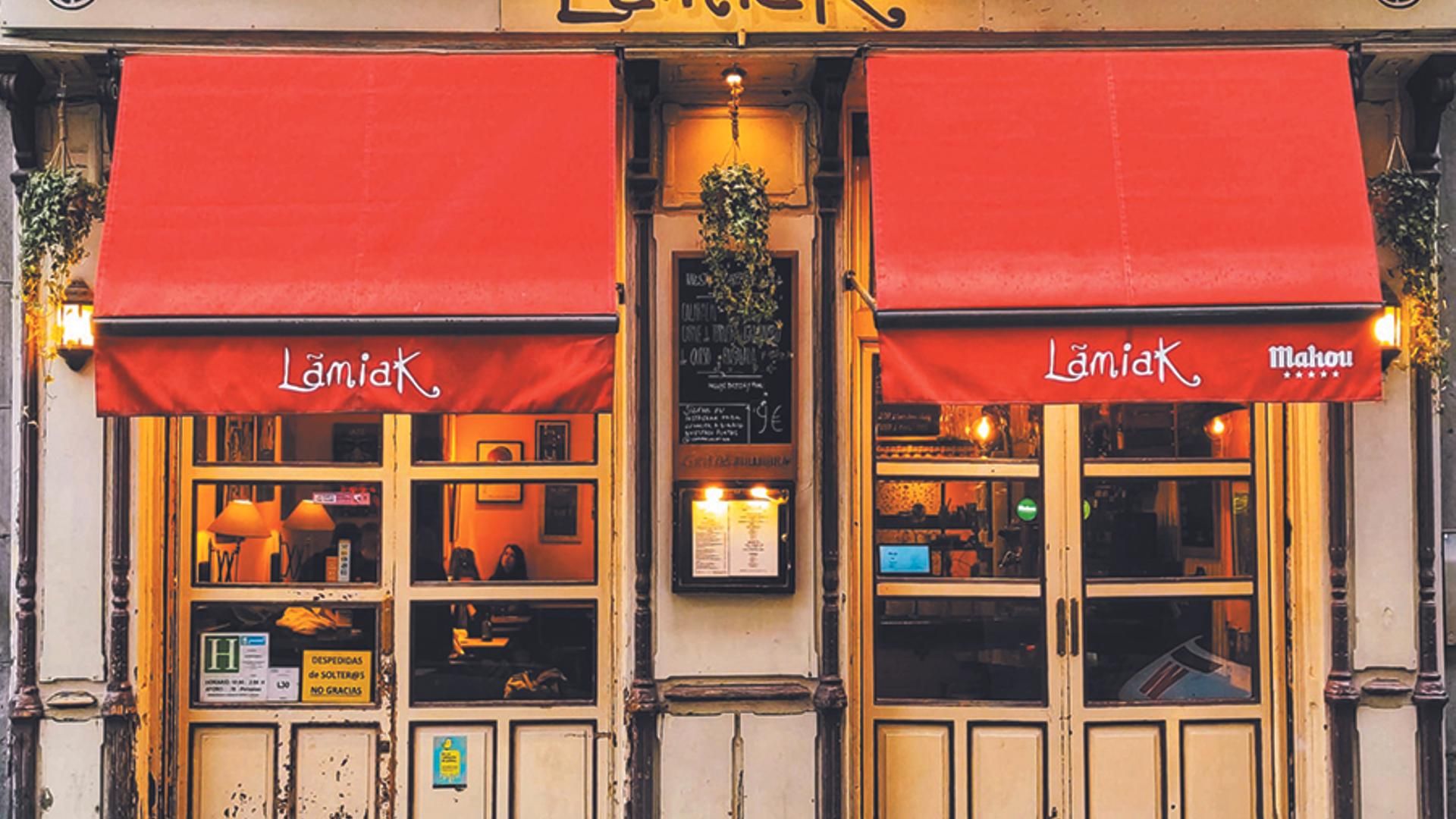 Fachada de Lamiak, bar fundado en 2002 en la Cava Baja