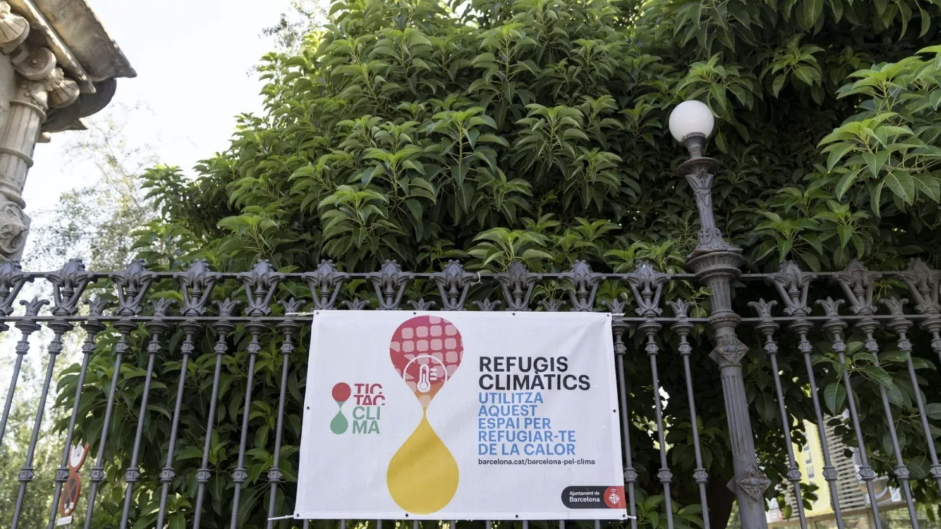 Cartel de refugio climático