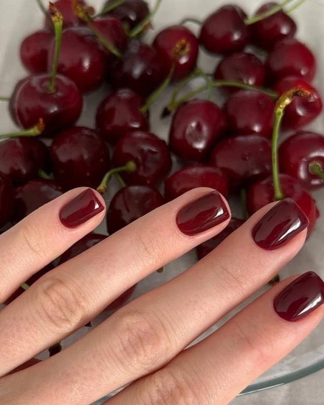 Cherry Nails, una creación de Mani Cure