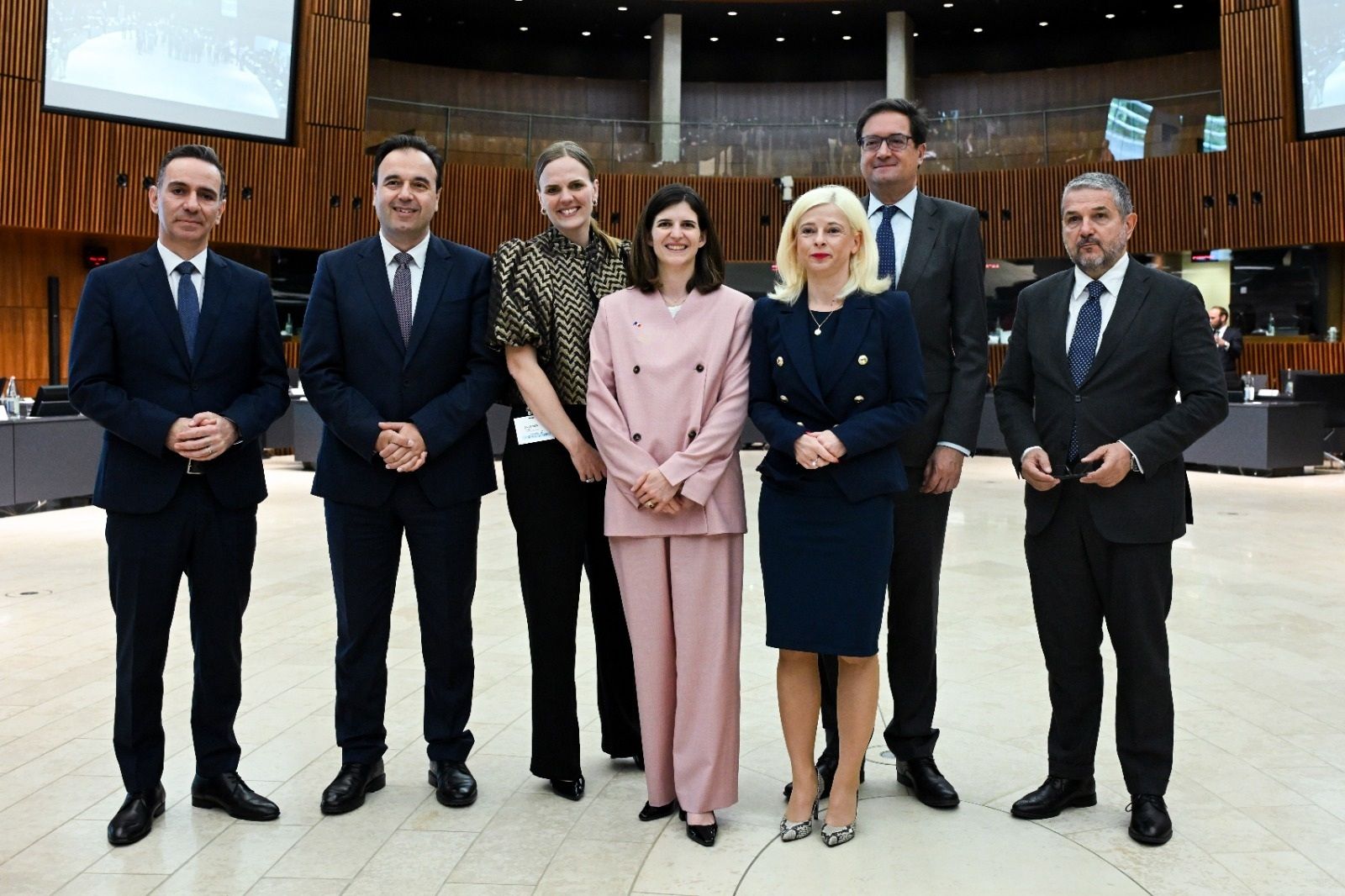 España y otros 11 países europeos exigen una edad mínima y verificación única para usar redes sociales