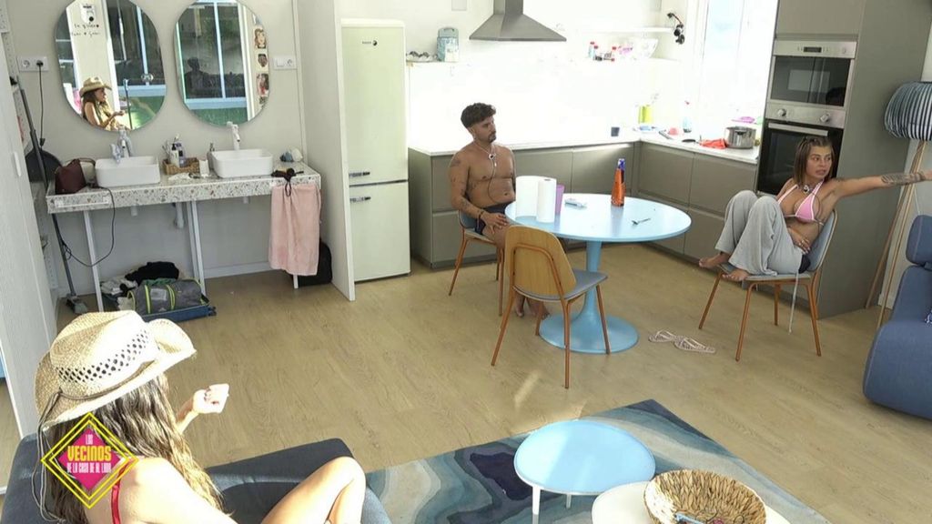Gabriella y Manuel se quejan de la actitud de Gerard: "No disfruta del reality" Los vecinos de la casa de al lado Temporada 2 Top Vídeos 1696