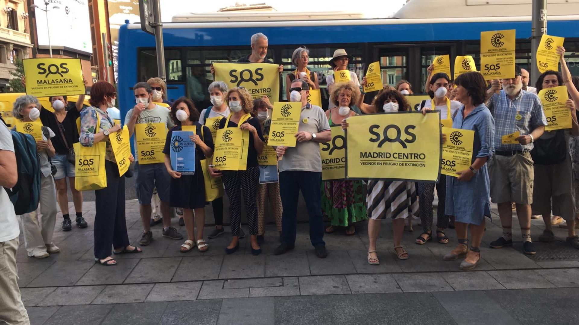 Miembros de la asociación manifestándose en el centro de Madrid