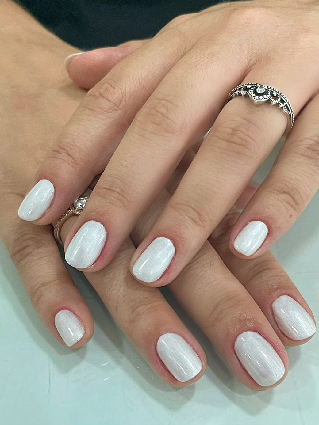 Manicura con esmaltado perlado, de Le Salon