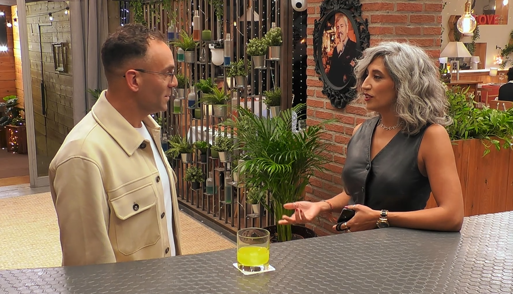 Martín se pone muy nervioso al conocer a su cita en 'First Dates'